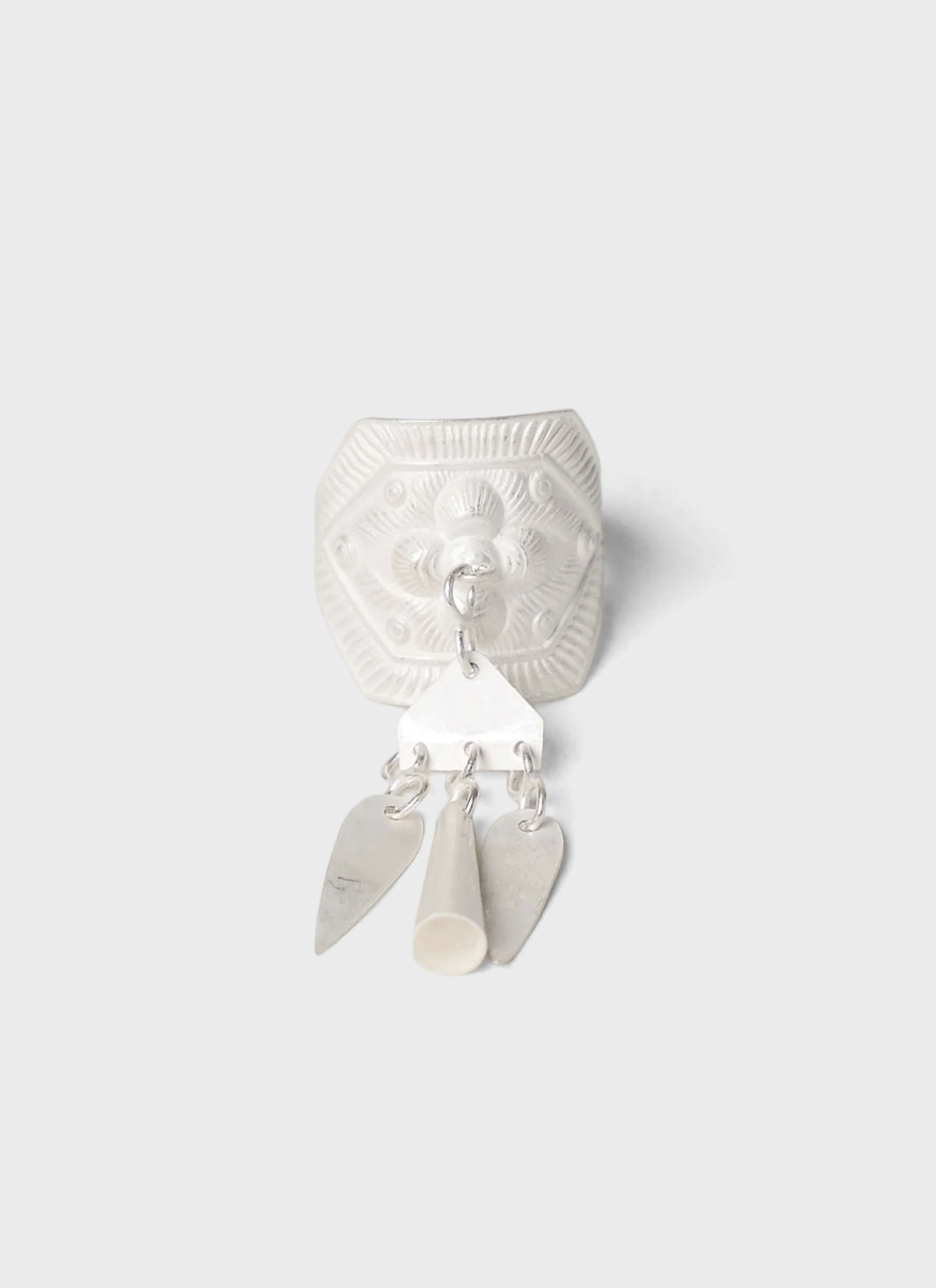Cunzu Sui Tassel Ring